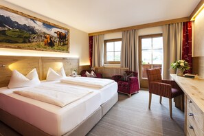 Hypo-allergenic bedding, in-room safe, desk, free cribs/infant beds - Hotel Kaiser in Tirol (Scheffau am Wilden Kaiser)