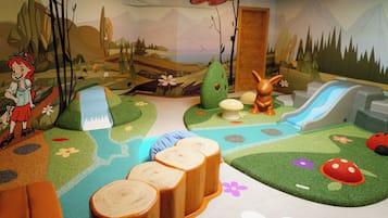 Área de juegos infantiles bajo techo