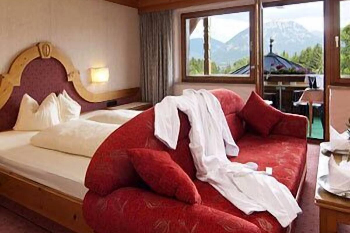 Junior suite for 2/3 | In-room safe, free cots/infant beds, rollaway beds