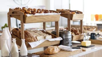 Kontinental frokost hver dag (ISK 3500 per person)