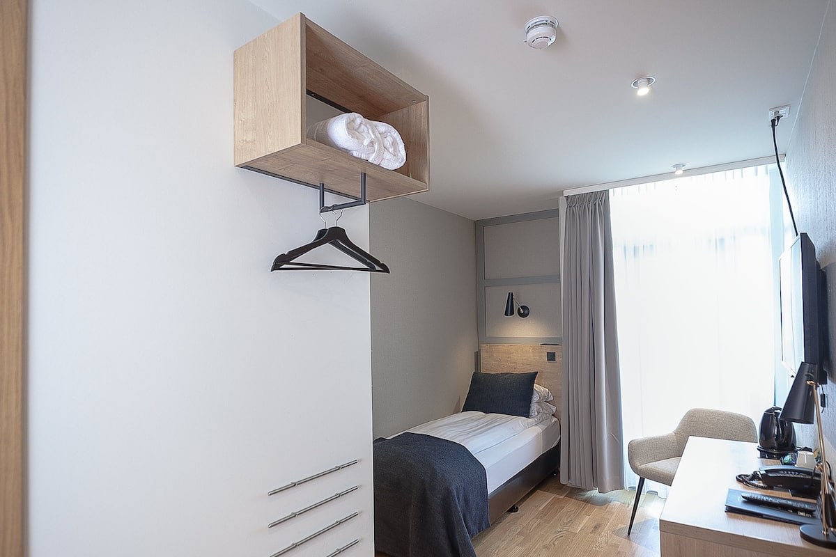 Single Room | In-room safe, blackout drapes, free WiFi, bed sheets