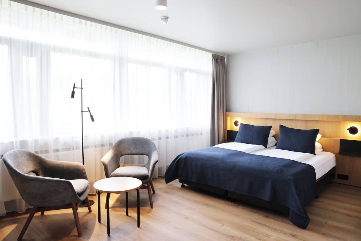 家庭客房, 2 間臥室 | 房內夾萬、書桌、遮光窗簾/窗簾、免費 Wi-Fi