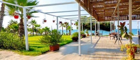 Privat strand, solsenger og strandhåndklær