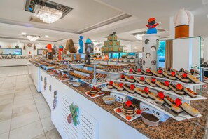 2 restaurants; breakfast, lunch, and dinner served - Sural Hotel - All Inclusive (Manavgat)