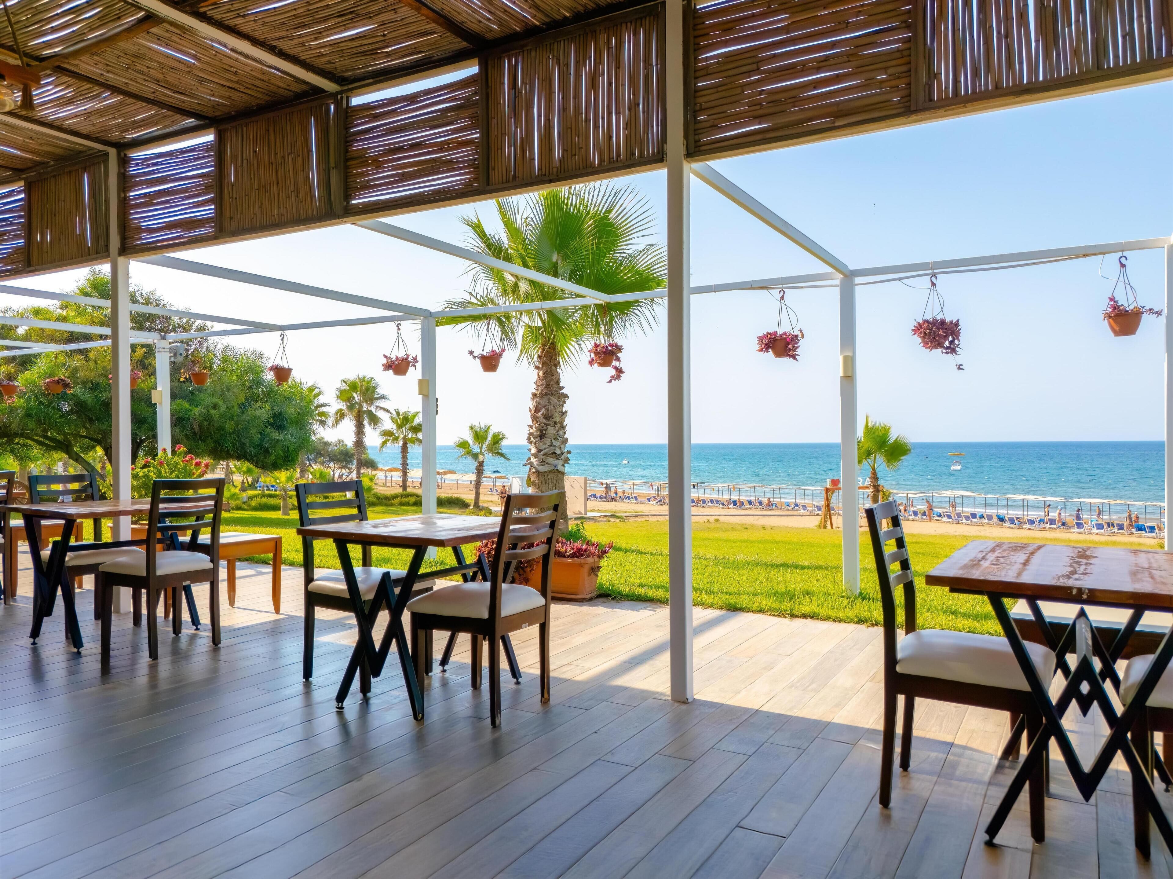 Playa privada, sillas reclinables de playa, toallas de playa