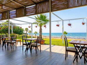 Privat strand, solsenger og strandhåndklær