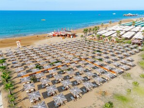 Private beach, sun-loungers, beach umbrellas, beach towels - Sural Saray Hotel (Manavgat)