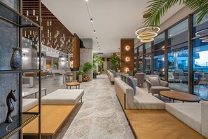 Lobby sitting area - Sural Saray Hotel (Manavgat)