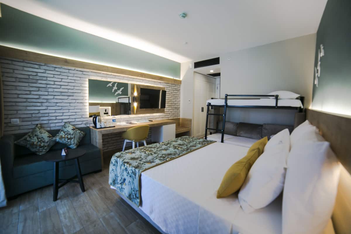 Family Room, 1 Bedroom