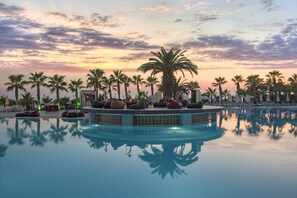 Poolside bar - Botanik Hotel & Resort (Alanya)