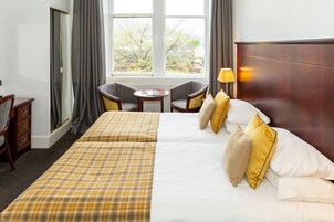 Escritorio, tabla de planchar con plancha y cunas gratuitas 