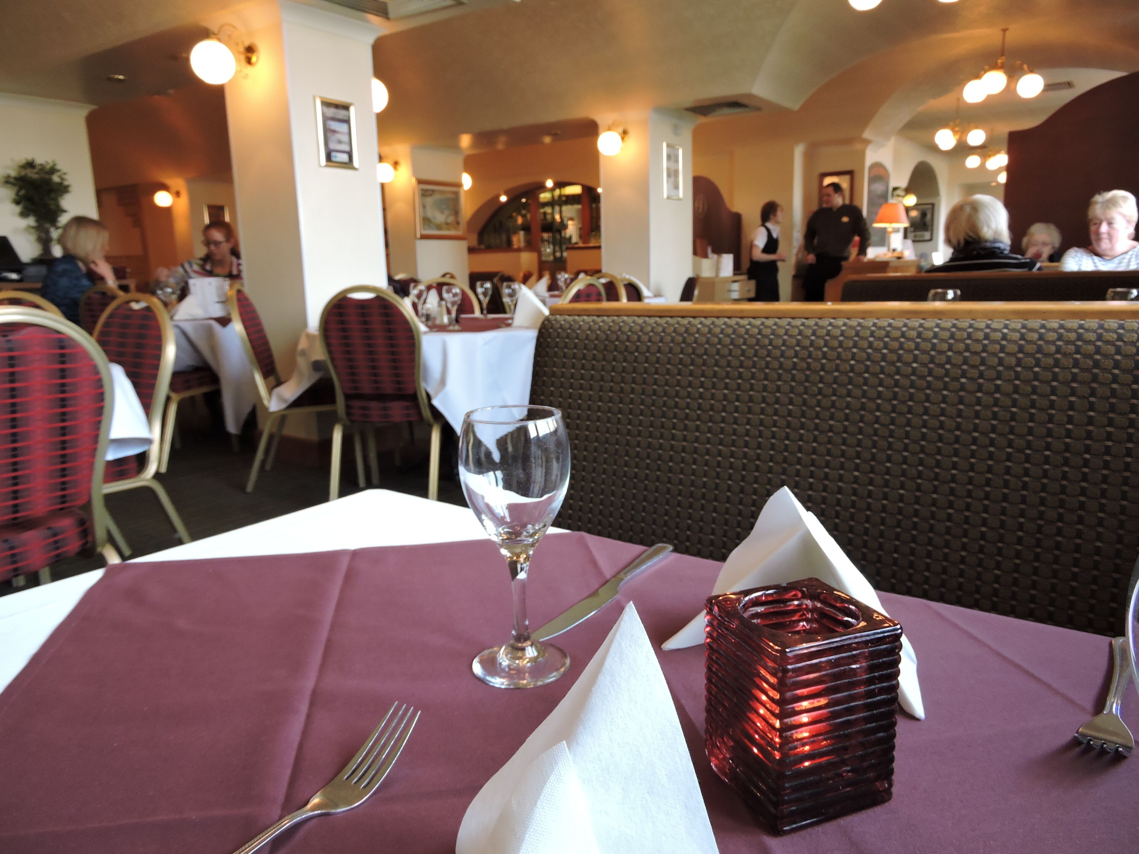 Desayuno completo diario (GBP 14.50 por persona)