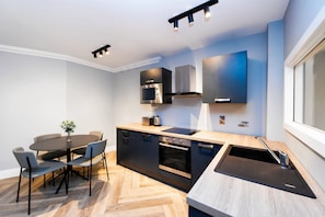 Appartement Standard, 1 chambre | Cuisine privée | Réfrigérateur, four à micro-ondes, surface de cuisson, lave-vaisselle