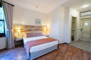 Standard Room, 1 Double or 2 Twin Beds | Minibar, in-room safe, individually decorated, individually furnished - Aspen Hotel - Special Class (Antalya)