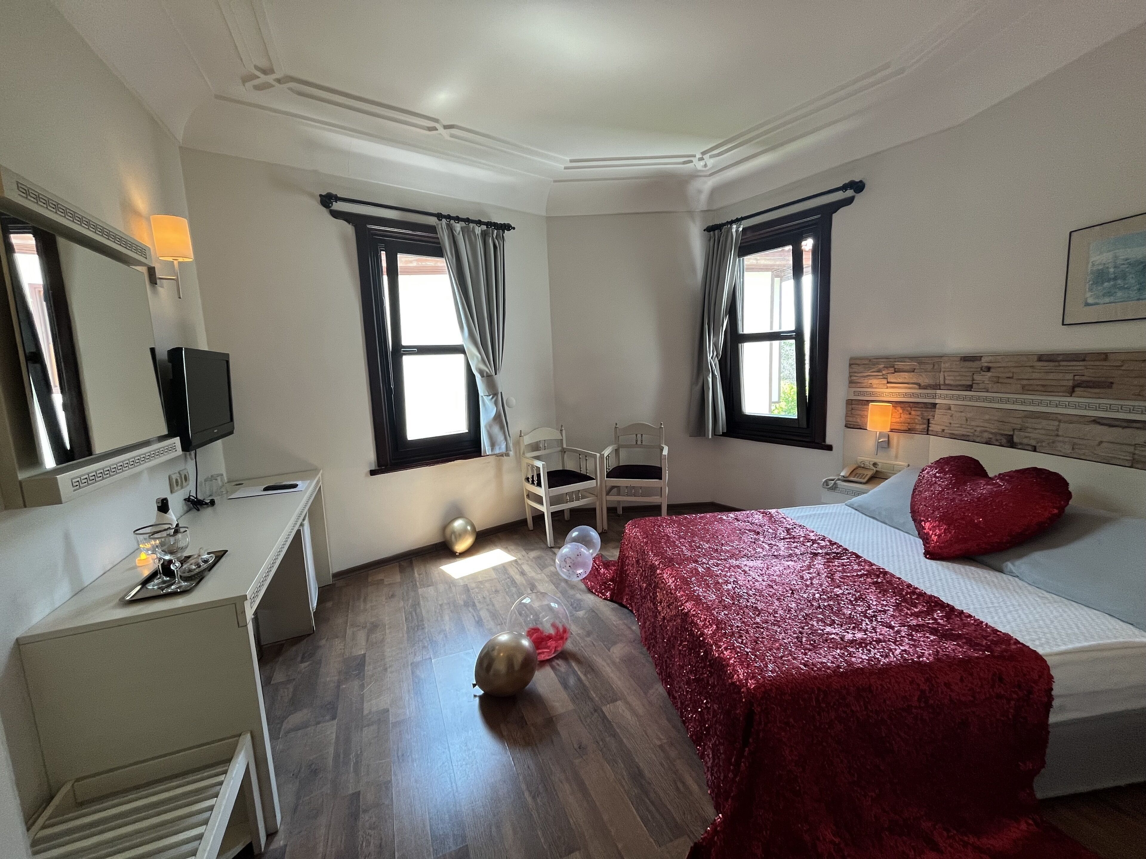 Minibar, safe på rommet, individuelt dekorert og individuelt innredet