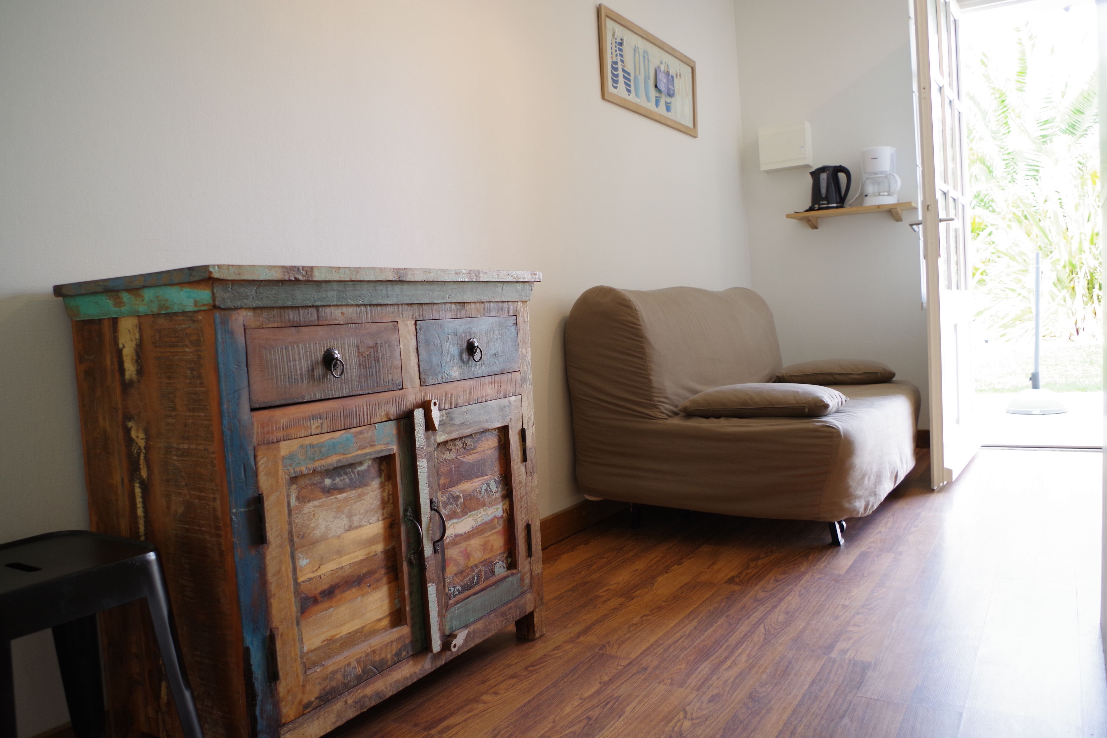 suite (garden) | living area | flat-screen tv