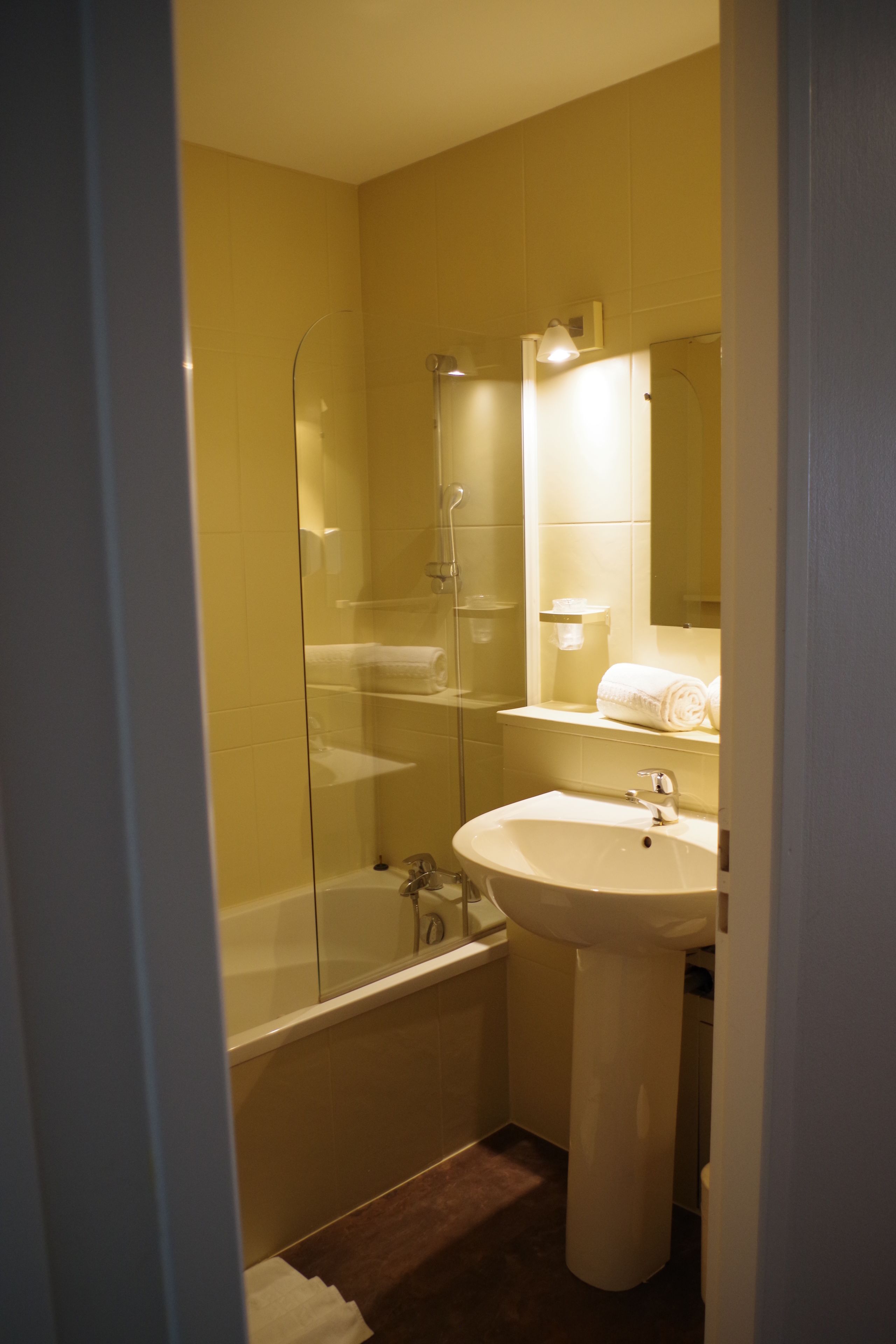 standard double room | free wifi, bed sheets