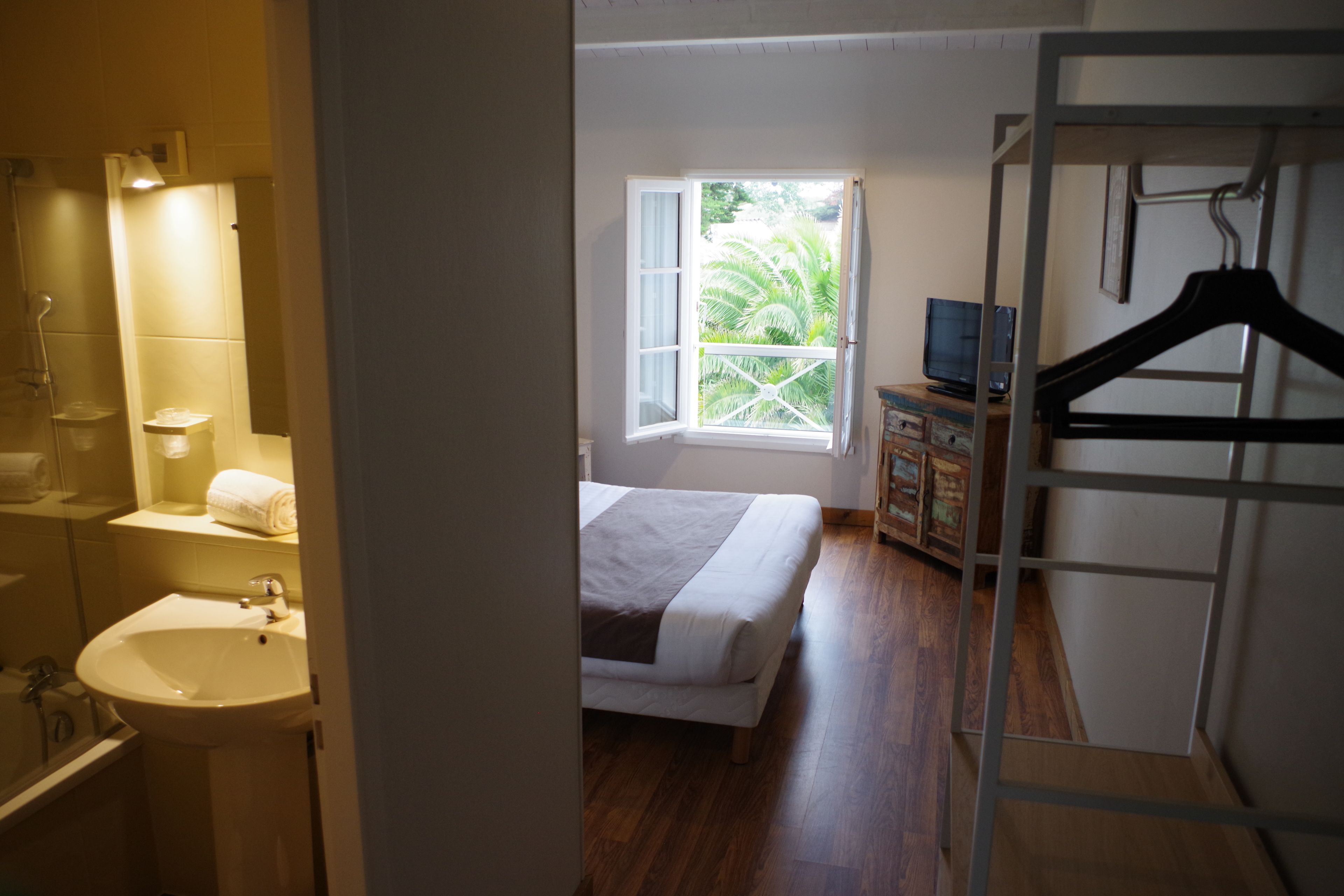 standard double room | free wifi, bed sheets