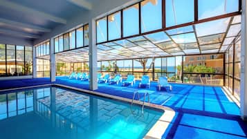 Indoor pool, 3 outdoor pools