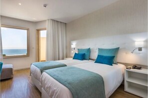 In-room safe, desk, iron/ironing board, free WiFi - Auramar Beach Resort (Albufeira)