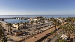 A coastal marina with boats, palm trees, and a clear sky. - Hotel Las Palmeras Affiliated by FERGUS (Fuengirola)