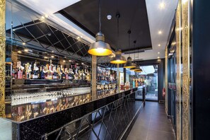 6 bars/lounges, poolside bar, beach bar - Club Hotel Sera - All Inclusive (Antalya)