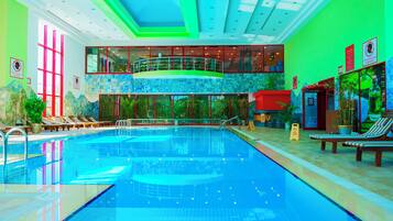 Indoor pool, 3 outdoor pools, pool umbrellas, pool loungers