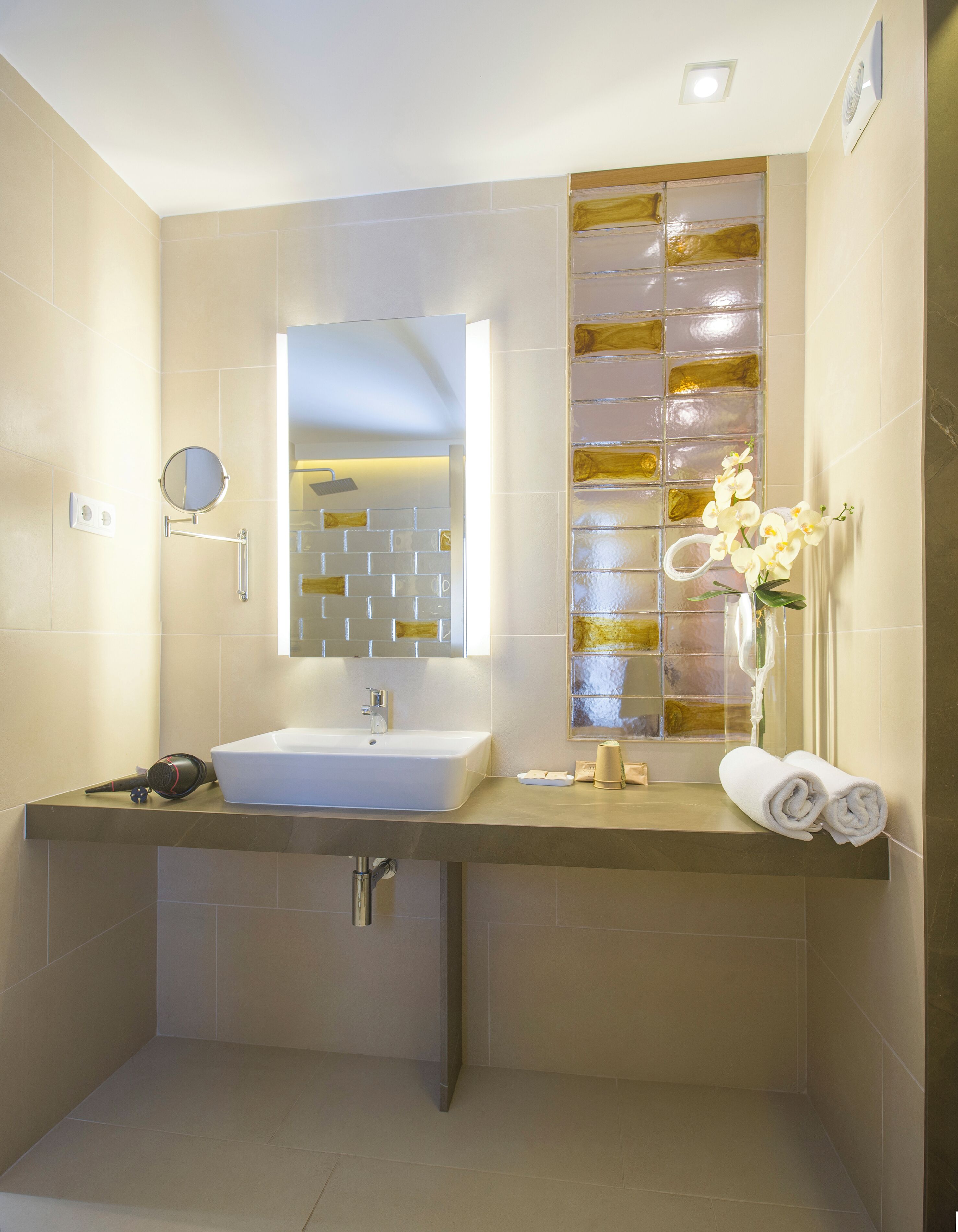 grand superior | bathroom | free toiletries, hair dryer, slippers, bidet