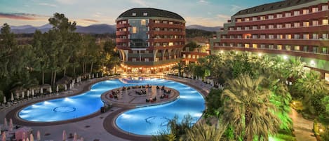 Indoor pool, 3 outdoor pools, sun loungers