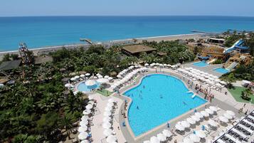 Indoor pool, 3 outdoor pools, pool loungers