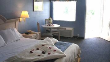 Quarto romântico, 1 cama King | Ferros/tábuas de passar roupa, camas extras/dobráveis (sobretaxa), Wi-Fi