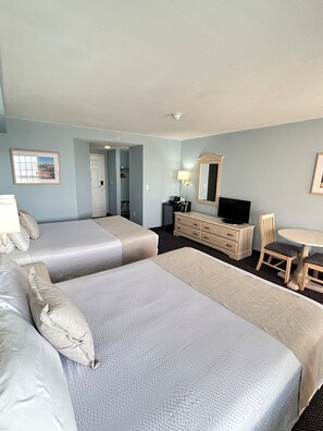 Deluxe kamer, 2 queensize bedden | Een strijkplank/strijkijzer, extra bedden (toeslag), wifi, beddengoed