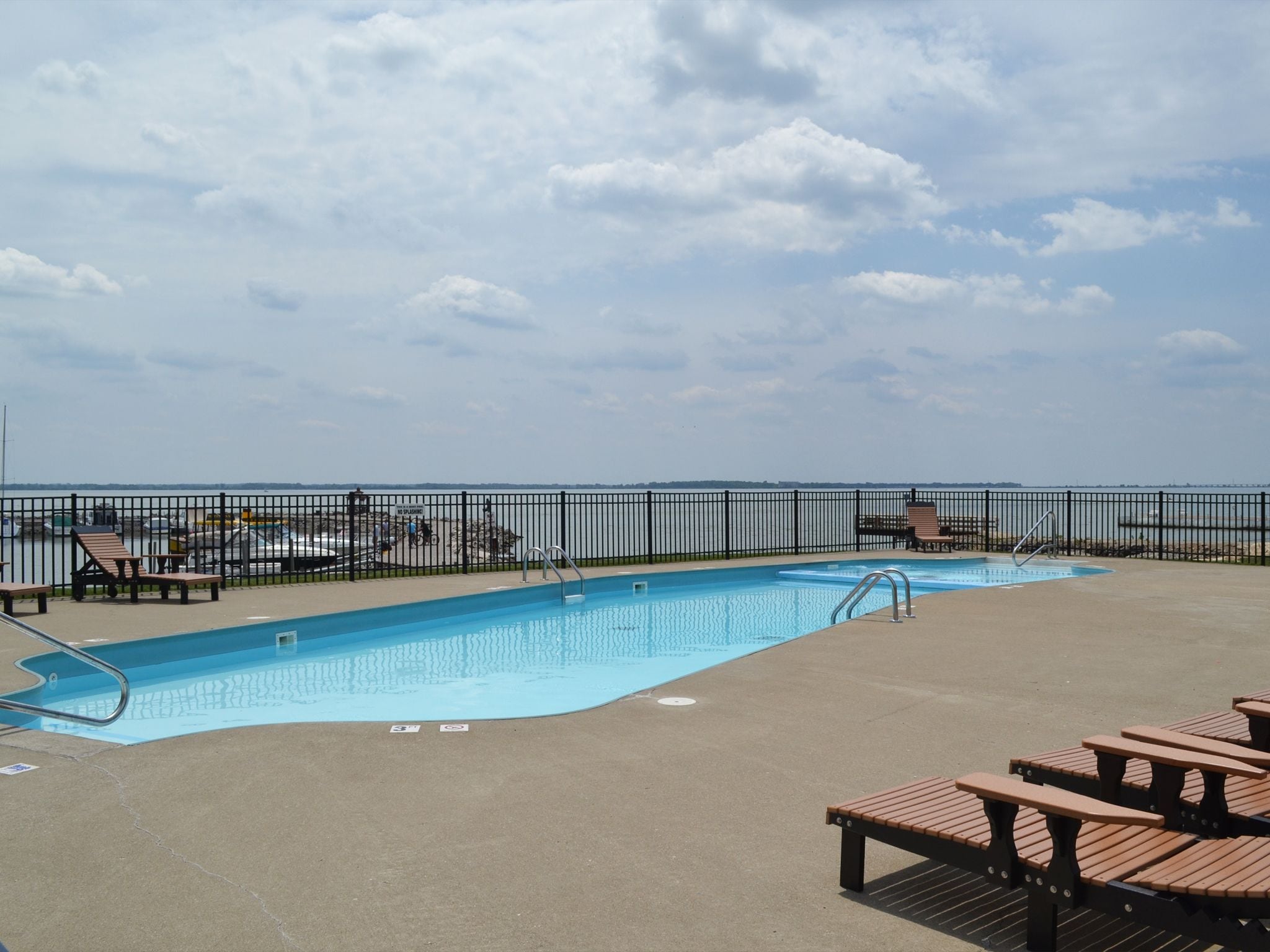3 outdoor pools, open 8:00 AM to 9:30 PM, pool umbrellas, pool loungers