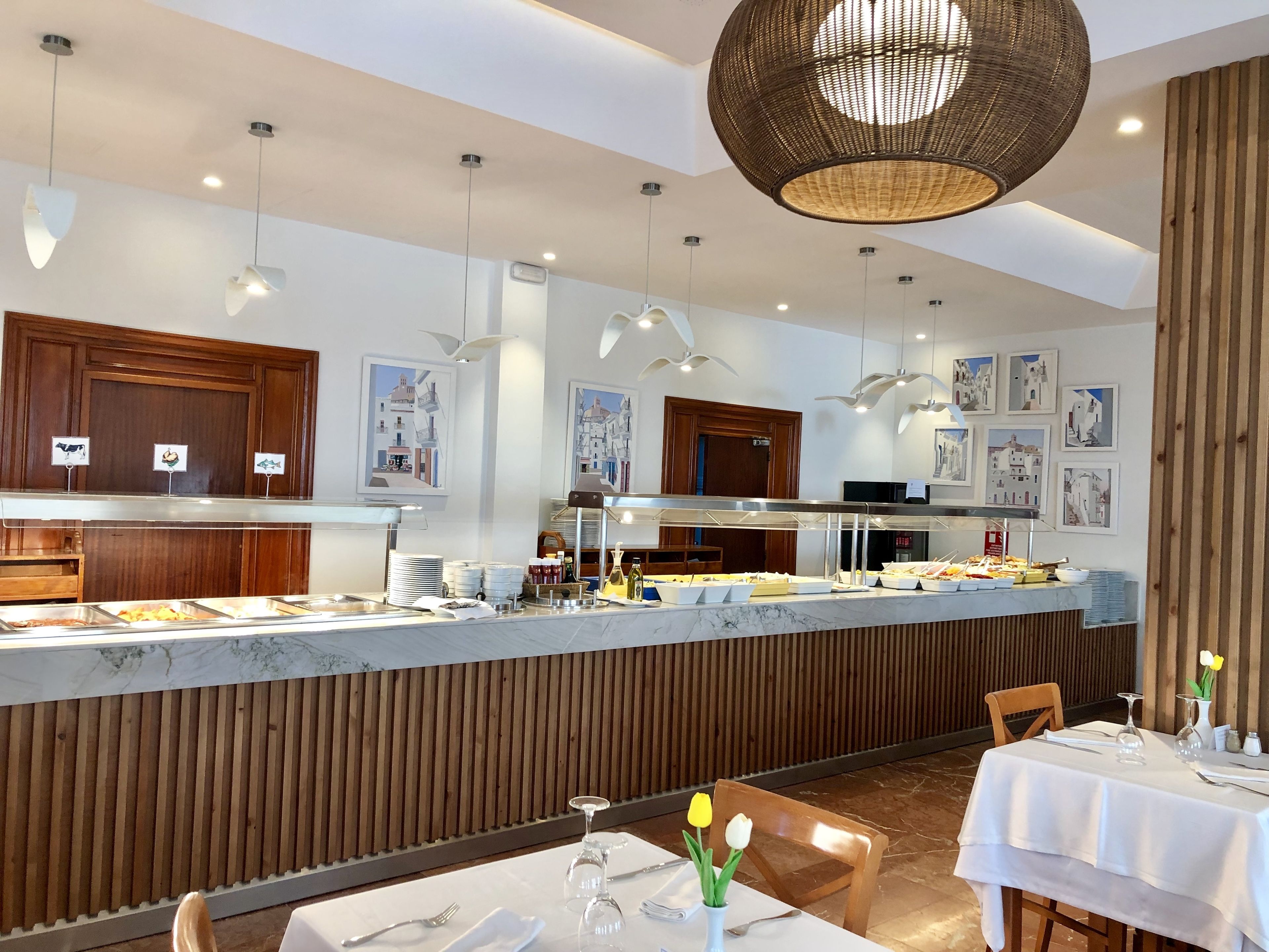 breakfast and dinner served, international cuisine