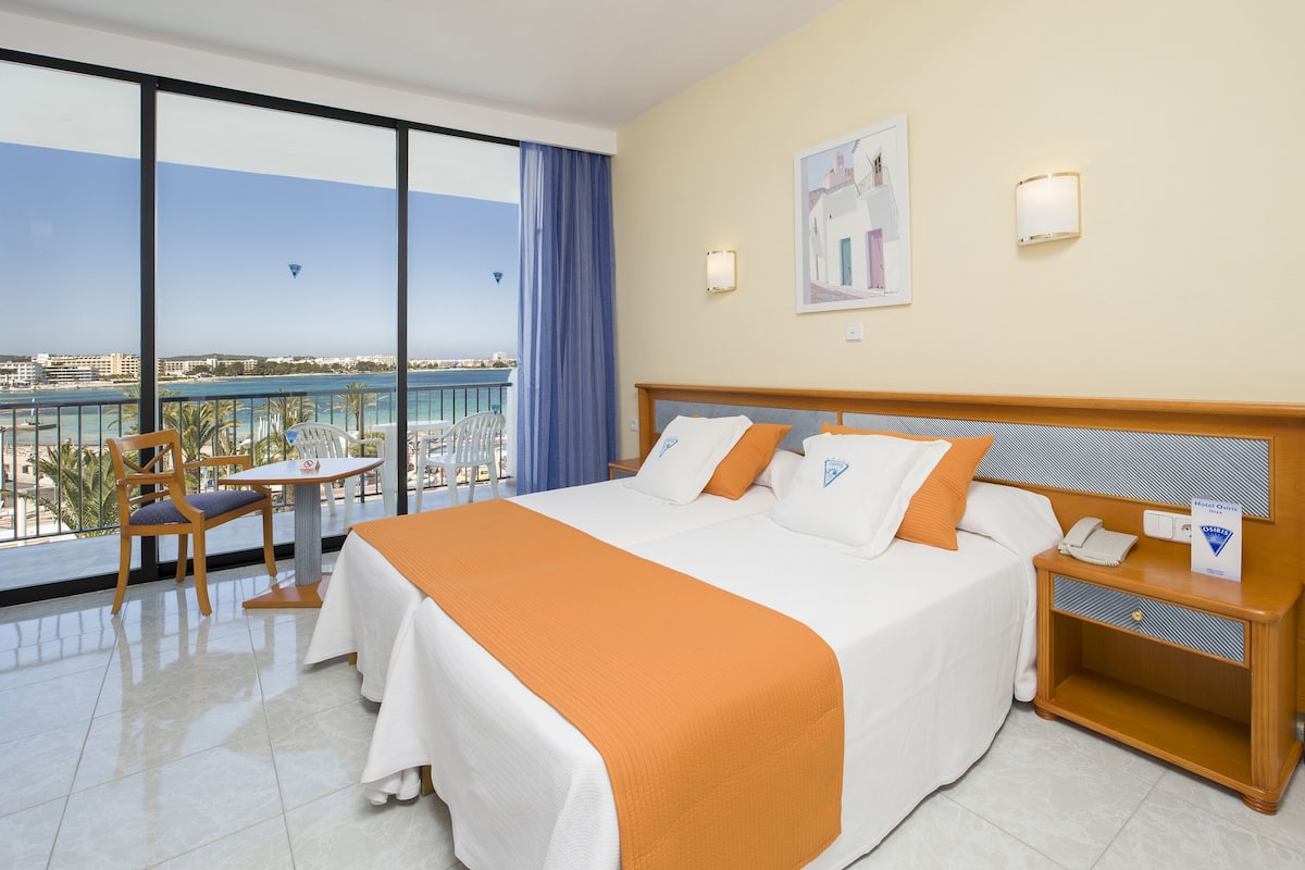 double or twin room, balcony, sea view | 1 bedroom, in-room safe, desk, blackout curtains