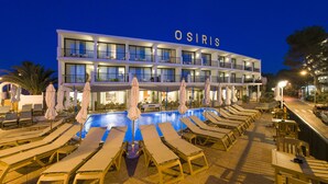 A hotel with a pool area, sun loungers, and outdoor seating. - Hotel Osiris Ibiza (Sant Antoni de Portmany)