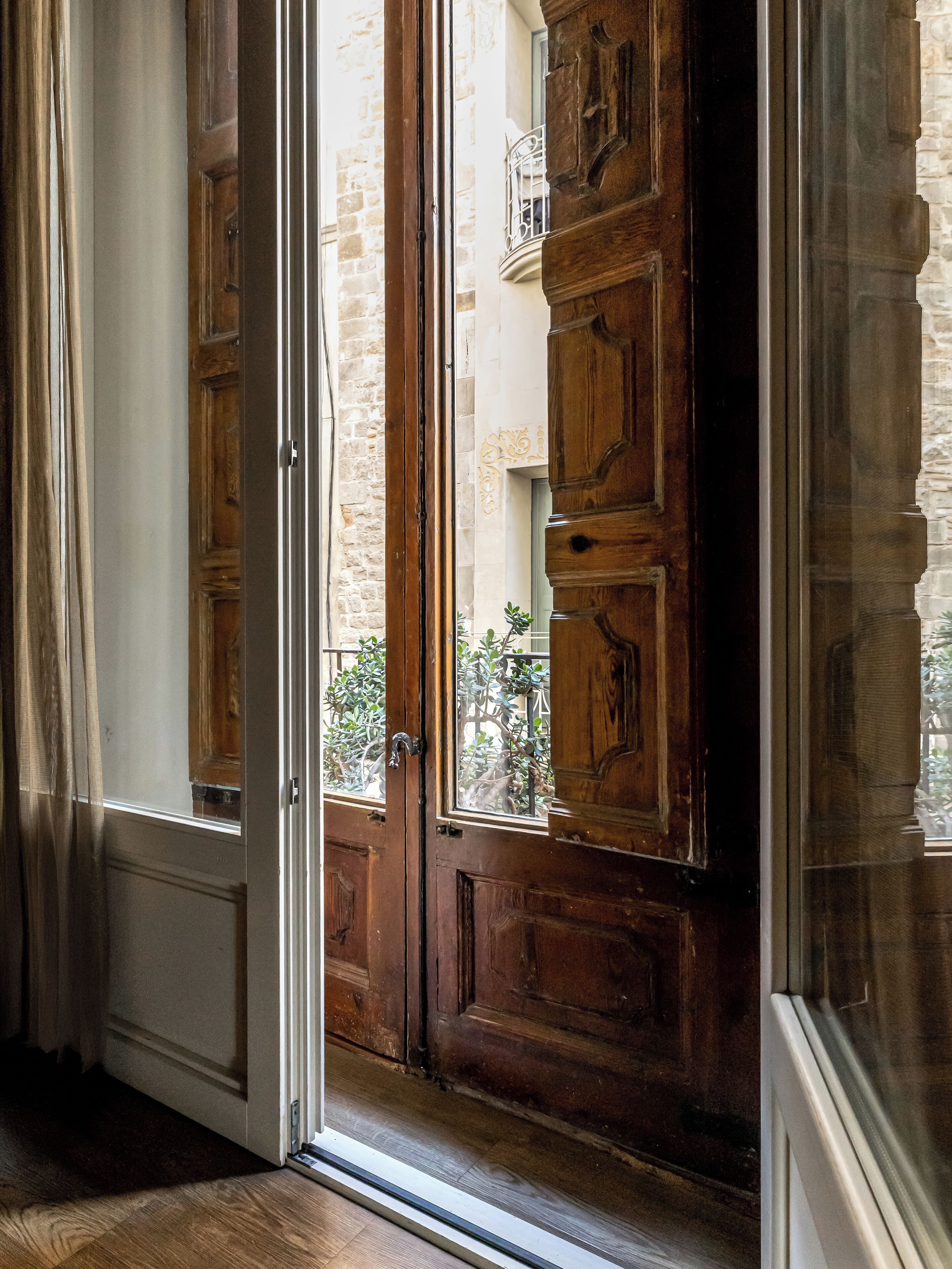 Junior Suite | Premium bedding, minibar, in-room safe, blackout drapes