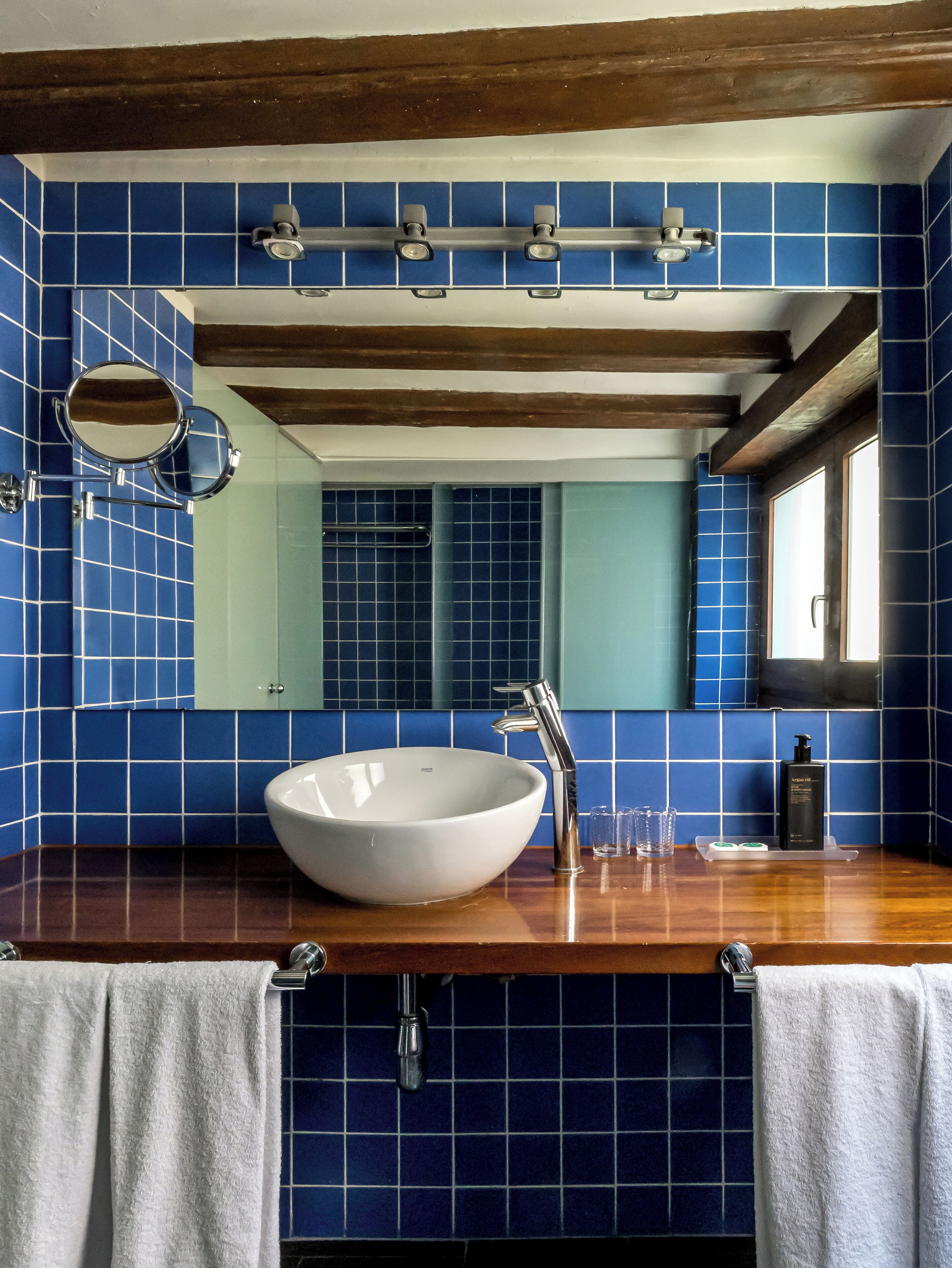 suite | bathroom | shower, rainfall showerhead, free toiletries, hair dryer