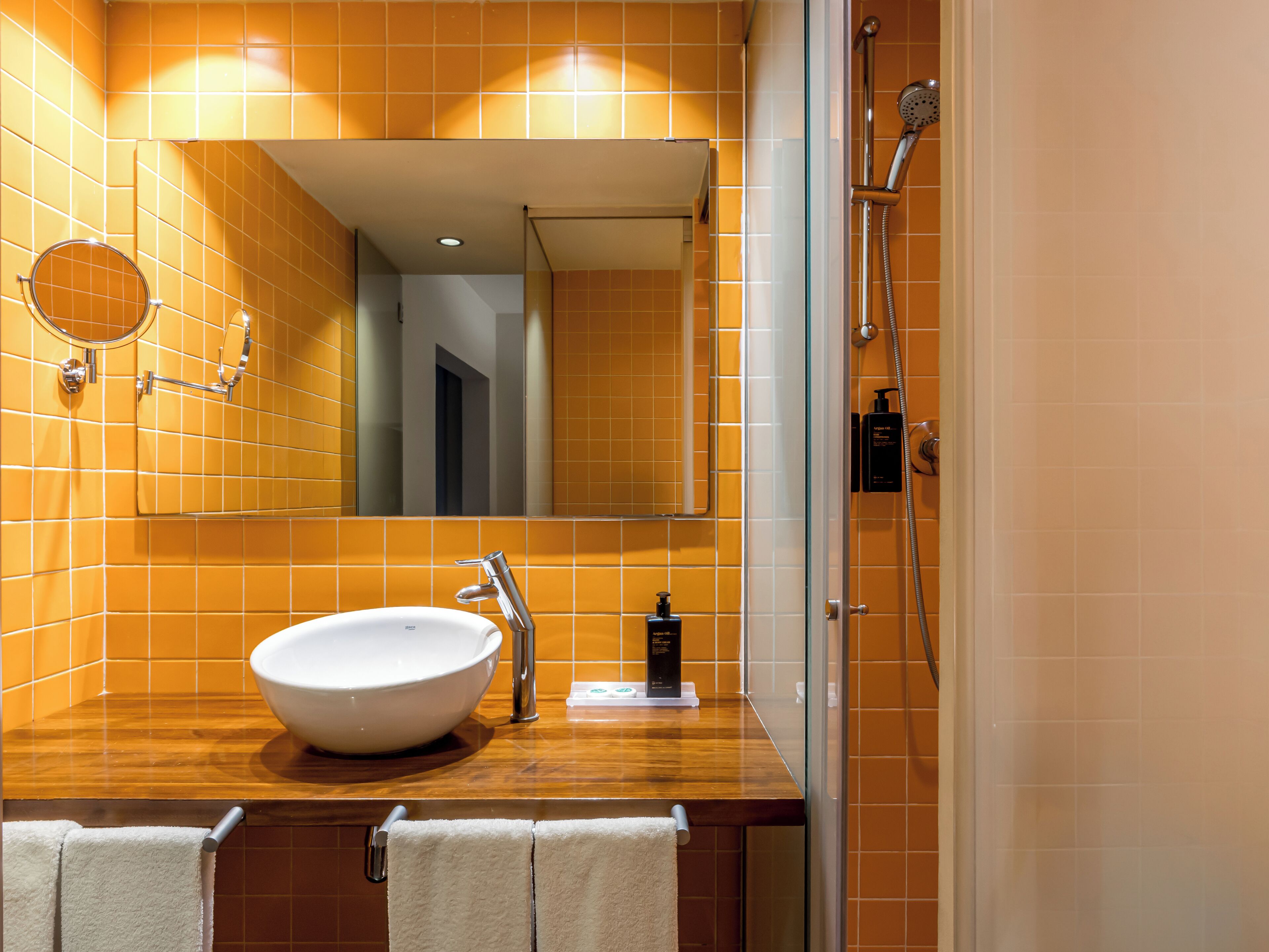 loft | bathroom | shower, rainfall showerhead, free toiletries, hair dryer