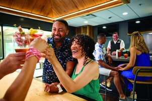 2 μπαρ/lounge, παμπ