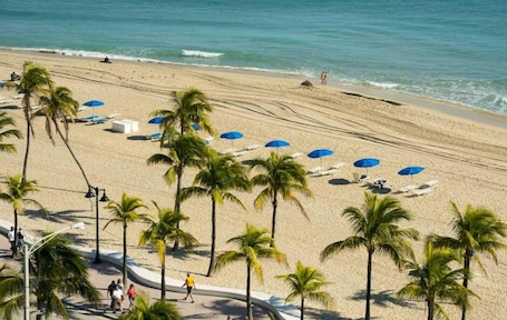 Una playa cerca