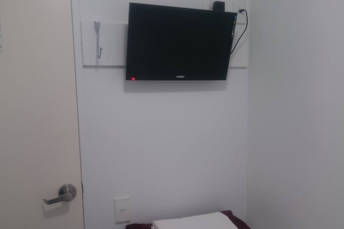 Single Room, Shared Bathroom | Free WiFi, bed sheets