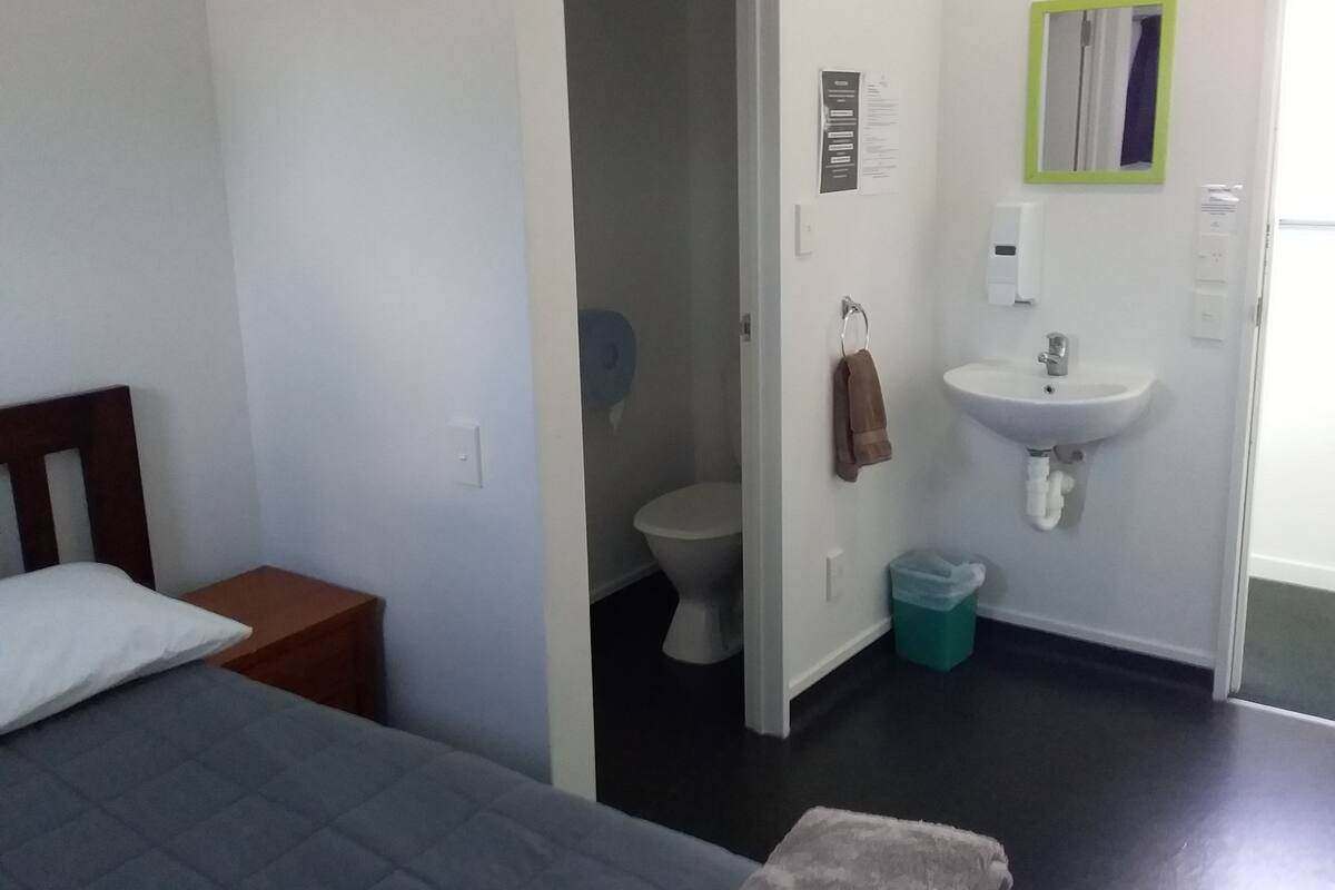 Triple Room | Free WiFi, bed sheets