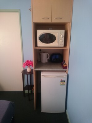 Double Room, Accessible | Private kitchenette | Fridge, microwave