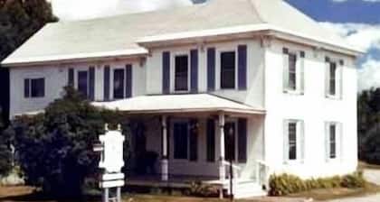 Spruce Lodge Bed & Breakfast & Guest Cottage