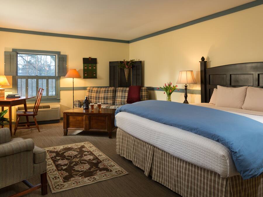 Iron/ironing board, free WiFi, bed sheets, alarm clocks