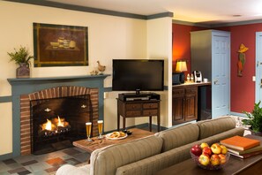 Iron/ironing board, free WiFi, bed sheets, alarm clocks