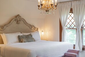 Premium Suite, 1 King Bed, Private Bathroom | Egyptian cotton sheets, premium bedding, individually decorated - Manor House Inn (Norfolk)