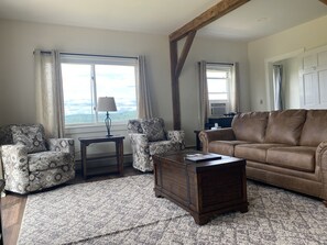 Vail Suite w/deck | Living area - The Wildflower Inn (Lyndonville)