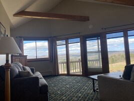 Suíte premium, 2 quartos, varanda, vista para a montanha | Área de estar